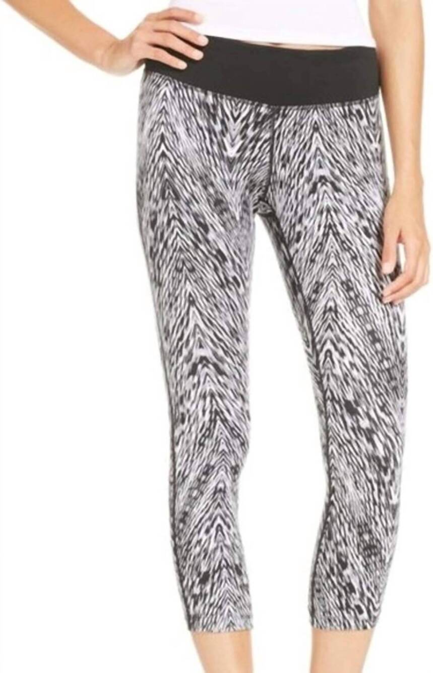 NEW NIKE epic run printed dri fit capri leggings in white/black
